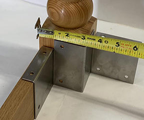 Table legs attachment bracket